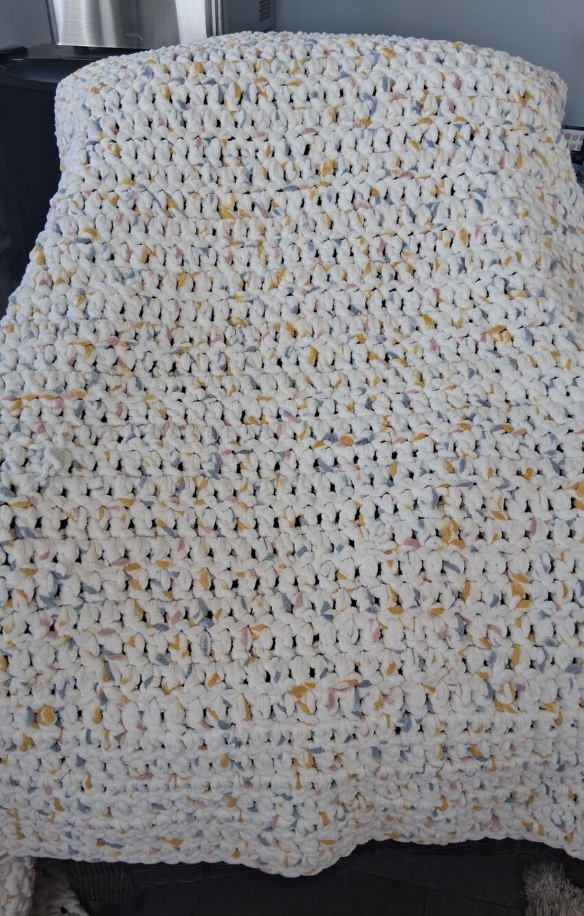 HUGE! Handmade Chunky Knit Blanket; Heavy 7lb/Weighted; Creamy White Speckled